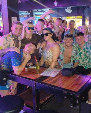 Leah McCourt Instagram - April 🩷☀️ too many memories and stories … 

Great training and people 🇹🇭