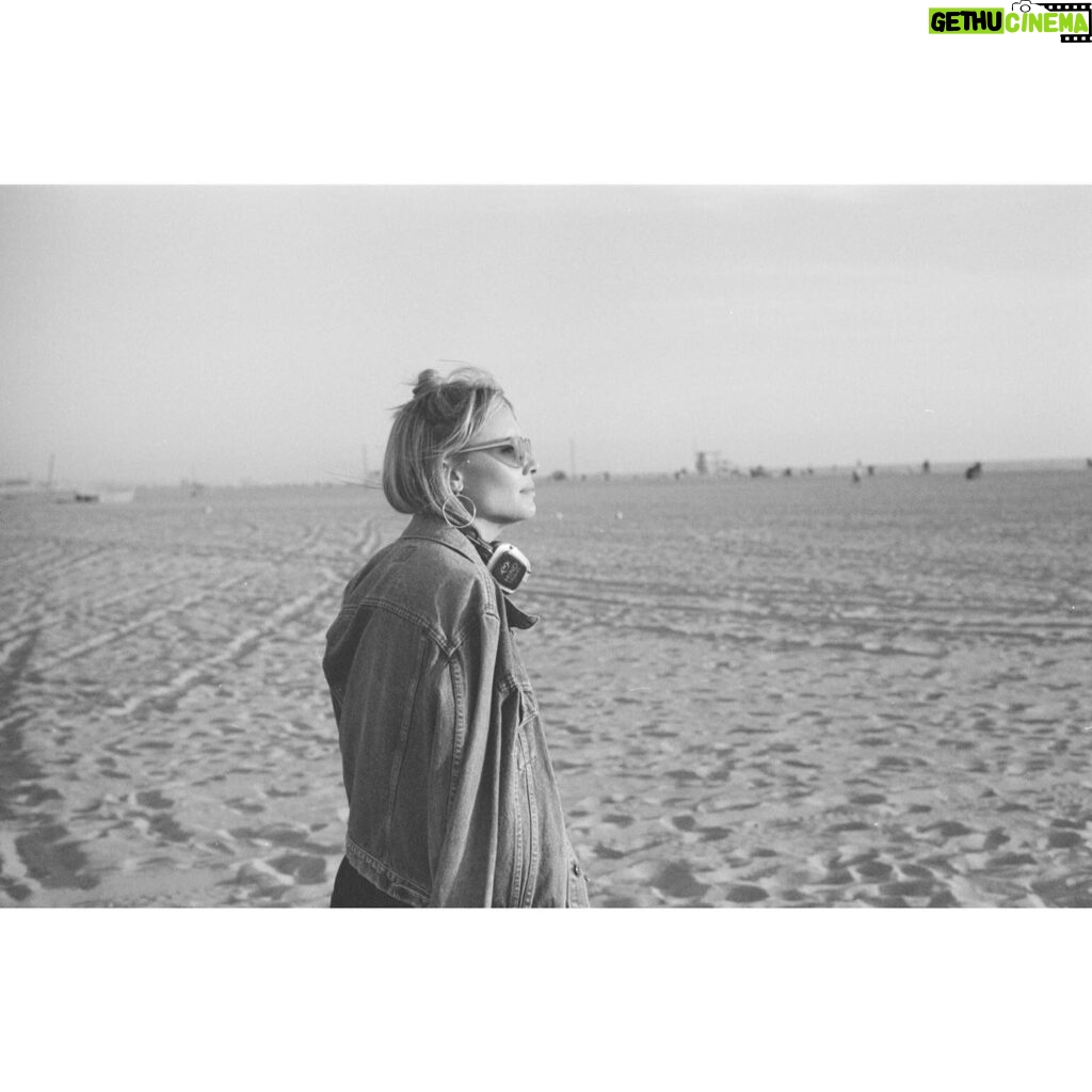 Leah Pipes Instagram - Life’s a beach.