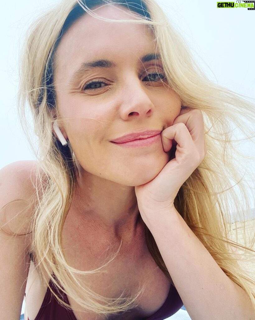 Leah Pipes Instagram - such a time…☀️