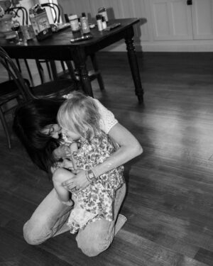 Leanne Ford Instagram - Happy Mother’s day to all the Mama’s out there that wake up everyday and come up with a never ending string of “silly solutions,” nurture our little people into good/kind/loving humans and turn anything we got into a home.

And a very special shout out to the mothers that had us and/or raised us!! Ya truly don’t know, ‘til ya know.

Top: @shopdoen 
Jeans: @acnestudios 

//#LeanneFordInteriors shot by @sarahbarlow

#mothersday #momlife