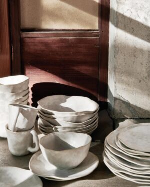 Leanne Ford Instagram - My most personal addition to this collection has got to be the Kiln Dinnerware Set — prototyped by yours truly in my very own ceramic studio (basement!) I by no means am a “true” ceramicist but I love to play on the wheel and with different glazes and forms. I basically hacked the system by convincing @crateandbarrel let me produce these pieces at scale in Portugal! For months I sat at the wheel and created version after version until I got it just right (perfectly wonky — just the way I like it) and then I would carefully pack that little prototype up and ship it off to the @crateandbarrel headquarters and they would take it from there.

// #LeanneForCrate shot by @amyneunsingerwith interior styling by @hilaryrobertson — Studio shoot shot by @sarahbarlow for @feelfree