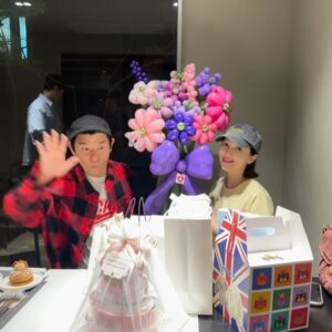 Lee Ayumi Instagram - .
사랑하는 친척동생들이🤍서프라이즈파티 해줬어용🥹 힝..
나 이렇게 사랑 받아도 되? 천사같은 동생들덕에 정말 넘 감동이얌..
정말정말 고마웡🤍 복가지 나와도 나 잊지말아줘.. ㅋㅋㅋㅋㅋㅋㅋ
마지막사진은 선물 푸느라 눈돌아간 아윰마 ㅋㅋ 🤣 #D50

ラブすぎる親戚の妹達🤍サプライズパーティーをしてくれました🤍
こんなに幸せでもいいのかね。。感動が過ぎました。。🥹
本当に有難う🤍ベビーが産まれても、私のコト忘れないでね🤣笑笑
最後の写真は、我を忘れてプレゼントをopenしてる人の図🤪