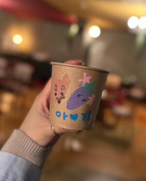 Lee Ayumi Instagram - .
사랑하는 친척동생들이🤍서프라이즈파티 해줬어용🥹 힝..
나 이렇게 사랑 받아도 되? 천사같은 동생들덕에 정말 넘 감동이얌..
정말정말 고마웡🤍 복가지 나와도 나 잊지말아줘.. ㅋㅋㅋㅋㅋㅋㅋ
마지막사진은 선물 푸느라 눈돌아간 아윰마 ㅋㅋ 🤣 #D50

ラブすぎる親戚の妹達🤍サプライズパーティーをしてくれました🤍
こんなに幸せでもいいのかね。。感動が過ぎました。。🥹
本当に有難う🤍ベビーが産まれても、私のコト忘れないでね🤣笑笑
最後の写真は、我を忘れてプレゼントをopenしてる人の図🤪