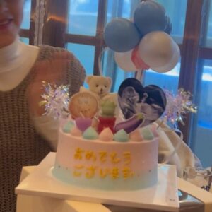Lee Ayumi Instagram - 축하도 많이 받고 복가지는 참 복이있는 아이얌🖤
요즘사진부터 임신발표전 사진까지 이제야 올려봄🖤
정신없어서.. 는 핑계고 사진을 찍는게 습관화가 잘 안되어있어서😩←
못찍은것도 느므 많아서 이제와서 엄청 후회 하고 있음..하..😑이럼안돼
이제부터라도 정신차리고 소중한 순간들을 더 담아보겠슴돠! ㅎㅎ
암튼 덕분에 넘넘 감사한 매일을 보내고있습니다🥰 

お祝いも沢山して頂いて、ベビーは本当に幸せな子だなとしみじみ🖤
最近の写真やら、ちょっと前の写真やら今更upしてみます🖤
バタバタしてて(言い訳) 写真を撮り忘れる事が多すぎて
そんな自分が嫌になるけども🤦‍♀️これからは撮りまくろうと思います笑
とにかく、お陰さまで感謝感謝な毎日を過ごさせて頂いてます🥰