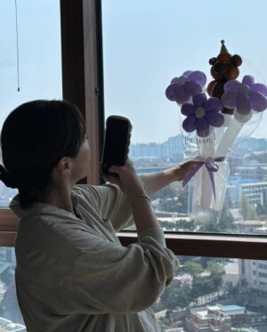 Lee Ayumi Instagram - 축하도 많이 받고 복가지는 참 복이있는 아이얌🖤
요즘사진부터 임신발표전 사진까지 이제야 올려봄🖤
정신없어서.. 는 핑계고 사진을 찍는게 습관화가 잘 안되어있어서😩←
못찍은것도 느므 많아서 이제와서 엄청 후회 하고 있음..하..😑이럼안돼
이제부터라도 정신차리고 소중한 순간들을 더 담아보겠슴돠! ㅎㅎ
암튼 덕분에 넘넘 감사한 매일을 보내고있습니다🥰 

お祝いも沢山して頂いて、ベビーは本当に幸せな子だなとしみじみ🖤
最近の写真やら、ちょっと前の写真やら今更upしてみます🖤
バタバタしてて(言い訳) 写真を撮り忘れる事が多すぎて
そんな自分が嫌になるけども🤦‍♀️これからは撮りまくろうと思います笑
とにかく、お陰さまで感謝感謝な毎日を過ごさせて頂いてます🥰