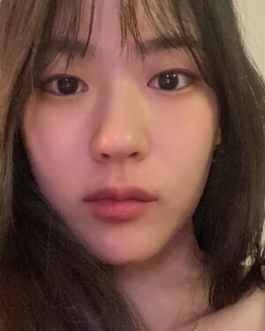 Lee E-dam Instagram - ‘_’ 🍀