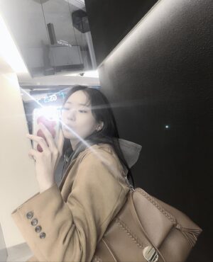 Lee E-dam Instagram - 💃💃💃