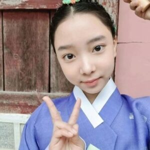 Lee Go-eun Instagram - 오늘은 조변데이~~^^
비단옷 입는다며  좋아했던게 얼마 안된거 같은데 
벌써  중반부가 지났네요~~~
아직  전해질 이야기가 넘쳐나는 조변
금토 많은시청바랍니다~♡

#조선변호사 📺 본방사수
#소녀연주 
#kdrama #Joseonattorney