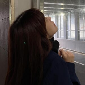 Lee Ha-na Instagram - 눈을 기다리며... :)