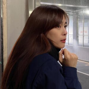 Lee Ha-na Instagram - 눈을 기다리며... :)
