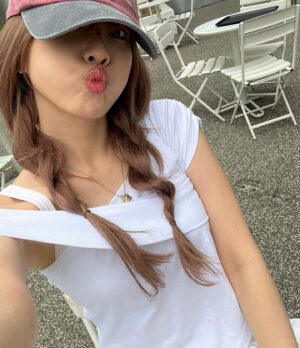 Lee Hae-in Instagram - ✨✨