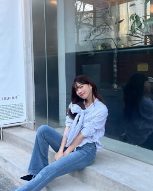 Lee Hae-in Instagram - 🥐☕️