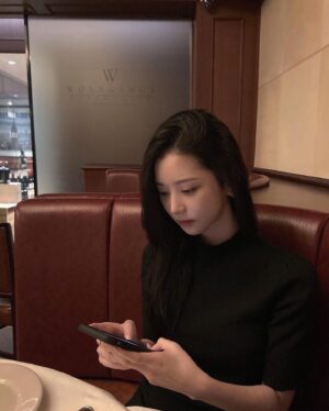 Lee Hwa-Kyum Instagram - 𝟸023.01.08 🖤