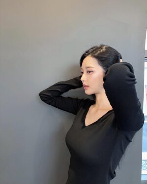 Lee Hwa-Kyum Instagram - 🖤