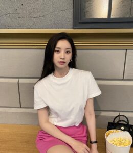 Actress Lee Hwa-Kyum HD Instagram Photos and Wallpapers October 2022
