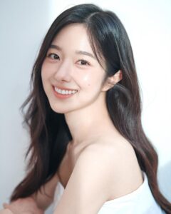 Lee Hye-seong Most Liked Photos and Posts