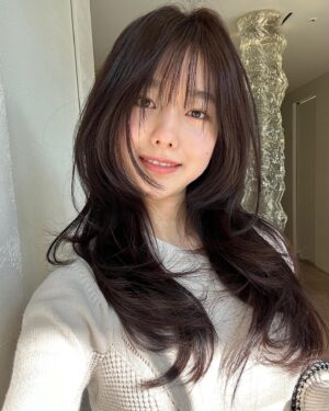 Lee Hye-seong Instagram - 봄을 기다리며 머리를 잘랐어요. 
모두 즐거운 설 연휴 보내세요 ❤️

@hyung_wook_ko 🙏🏻