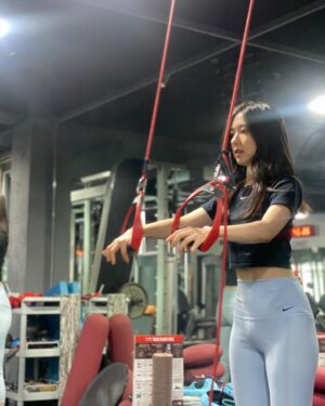 Lee Hye-seong Instagram - Redcord 슬링 운동하는 날 🙏🏻

#무게는이제잘안쳐요