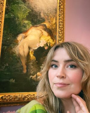 Lee Newton Instagram - POV: You just realized your chonky thicc ghost body would’ve been worshipped in a different century…