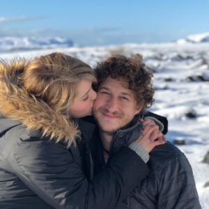Lee Newton Instagram - 7 years married to Cheddar today. Not an itch in sight. Obsessed is an understatement. Wildly delighted I get to do everything with him this lifetime- and looking forward to HUNTING HIM DOWN AND MAKING HIM LOVE ME in the next.♥️❤️♥️

Ps. Cute that he’s loved me through at least 9 different hair colors.😍