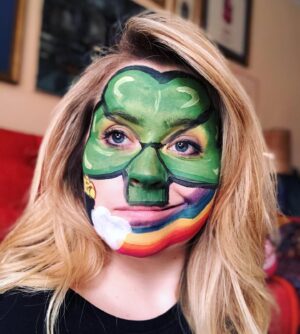 Lee Newton Instagram - Remember that time my face painting kit was delivered on St.Patrick’s day?!?