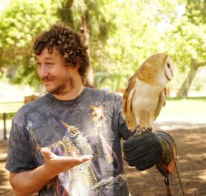 Lee Newton Instagram - Was I 💯 convinced that this Hawk was a human man trapped in a bird body and needed me to break his bird curse with a smooch. Yes. Can you see the palpable sexual tension betwixt the two of us in these photos- UHHH, YES. Thank you @hawkonhand for introducing us, and for such an educational, delightful time! (Legitimately if you’re in the LA  area this was such an INCREDIBLE EXPERIENCE!!! Do it!!!) 
Ps. The owls name is Archie 🥹🦉!!!