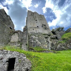 Lee Newton Instagram - Remember that time @localoneway and I were at the Blarney castle in Ireland and a man offered to take a photo of us- so we happily said yes, smiled like idiots, excited to get a shot in front of THE Blarney castle- only to see that he just took a nice photo of us that could literally be ANYWHERE?!? (Cuz I do) 

*swipe thru for Blarney Castle photos for reference 💀