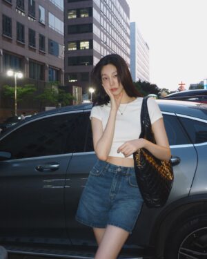 Lee Seo-bin Instagram - 더…워 🫠