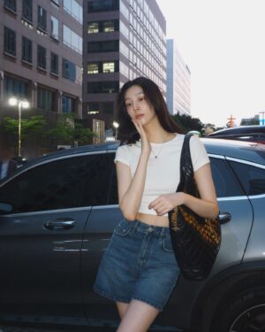 Lee Seo-bin Instagram - 더…워 🫠