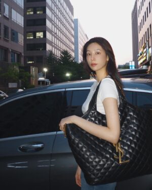 Lee Seo-bin Instagram - 더…워 🫠