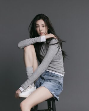 Lee Seo-bin Instagram - 🩶❤️‍🩹