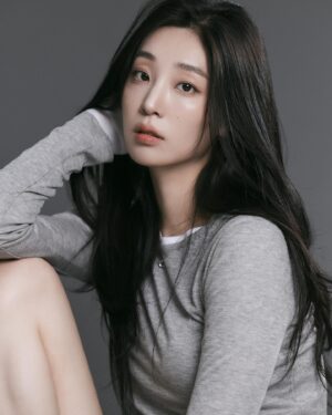 Lee Seo-bin Instagram - 🩶❤️‍🩹