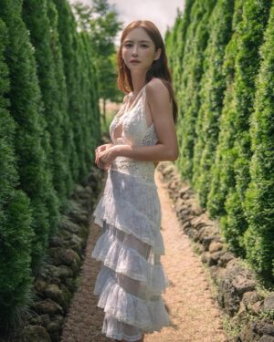 Lee Seo-el Instagram - Thank you for this very special look @shopmorphew 🦋