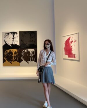 Lee Seo-el Instagram - 💜#앤디를찾아서 #louisvuitton #andywarhol