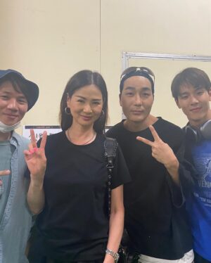 Lee So-ra Instagram - 어제 그레이트 코멧 보고 왔어요 
그레이트 코멧은 세상에서 제일 재밌는 뮤지컬이에요!!! 
아.. 정말 무대 위 배우들의 재능과 열정 노력에 깊은 감동을 받았습니다 
인간의 한계를 뛰어넘은듯한 움직임과 노래에 전율을 느끼며 말도 안 되게 혼자 뮤지컬 배우가 되는 상상을 펼치기도 했어요😆
멋진 피에르 케이윌! @kwill_official 
하늘에 떠있는 수많은 별처럼 빛나던 배우들 ✨🤍
그 중 혜성처럼 빛난 아나톨 역의 셔누! 💫@shownuayo 

팀 그레이트 코멧 너무너무너무 멋져요!!! 
브라보!!! ❤️‍🔥❤️‍🔥❤️‍🔥

#그래이트코멧
#뮤지컬
#유니버셜아트센터