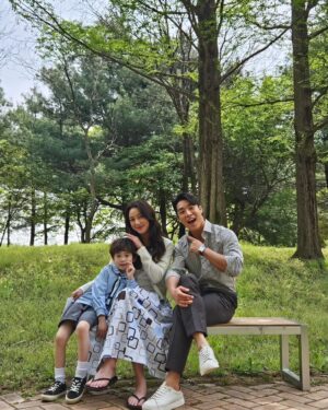 Lee So-yeon Instagram - #초록초록해🌱
#비누방울
#피도눈물도없이 #kbs2
