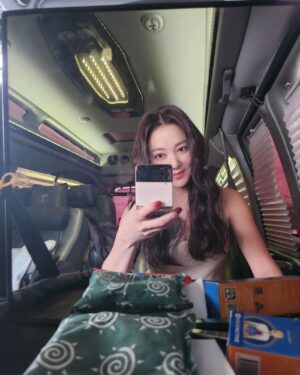 Lee So-yeon Instagram - #핫팩에나시 ?ㅋ
#핸드폰액정박살 ㅠ
#피곤피곤 #힘내자💪