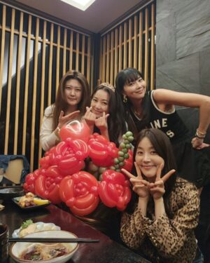 Lee So-yeon Instagram - 이쁜 언니 동생들과
#행복한시간 #감사해요❤️
