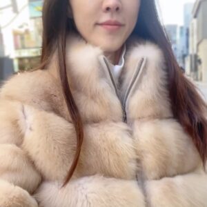 Lee Soo-kyung Instagram - .
OMG!!!!!!😖🥶
하루만에?????
이렇게 추워진다구욧????
바람까지 한몫 더 하네요💨
언능 들어가서 
따끈한 국물 먹어야지..

#최강추위#음력이옳다
#파비오가바찌#🥶
#겨울코디#감기조심하세요
