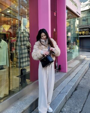 Lee Soo-kyung Instagram - .
OMG!!!!!!😖🥶
하루만에?????
이렇게 추워진다구욧????
바람까지 한몫 더 하네요💨
언능 들어가서 
따끈한 국물 먹어야지..

#최강추위#음력이옳다
#파비오가바찌#🥶
#겨울코디#감기조심하세요