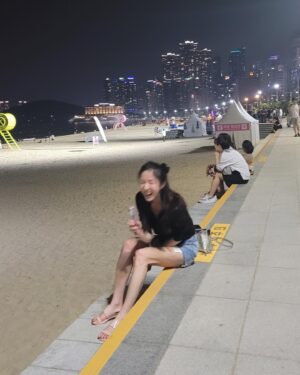 Lee Soo-kyung Instagram - .
💛숨만쉬고온 해운대💛
with @discoradio
