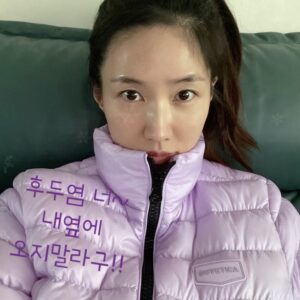 Lee Soo-kyung Instagram - 오늘은 이제부터 강제집콕✨
겨울에 특히 !!! 후두염 !!!!!!
계절바뀔때마다 이렇게 다가올래?
밖에 열심히 돌아다니다가 2주째 
고생하고 있는 슬픈현실💧

🚗오늘 명절전이라 그런가????
밖에 차가 많더라구요~~ 
10분정도 일찍 움직이세용!!!!!

#집순이#집콕중#일상#집이최고