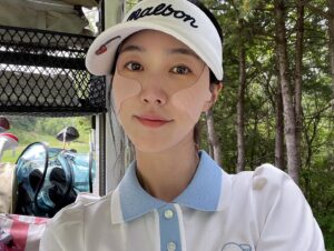 Lee Soo-kyung Instagram - .
버디한번으로 행복💚
@xxinnara 
@bizingreen 
@jisun0225 

#아난티#골프#롼딩
#⛳️#버디