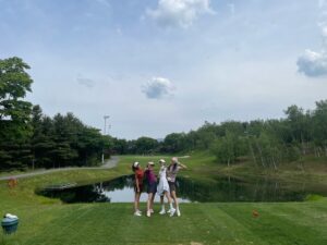 Lee Soo-kyung Instagram - .
버디한번으로 행복💚
@xxinnara 
@bizingreen 
@jisun0225 

#아난티#골프#롼딩
#⛳️#버디