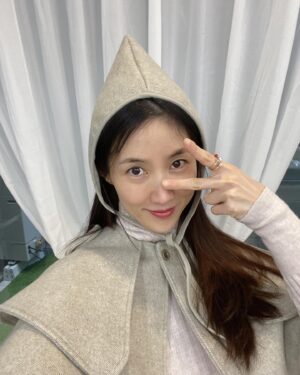 Lee Soo-kyung Instagram - 라방하는데 혼자놀기~ 
아가들 모자는... 역시...무리수🤣

#혼자놀기#데일리#일상
#2023년도잘부탁해요🙏🏻❤️
