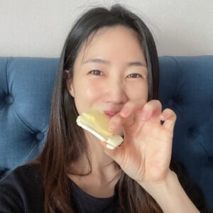 Lee Soo-kyung Instagram - •
💜오늘은 집콕중💜
어제 나갔다 큰코다친거죠~~??
이불밖은 위험해모드 실행중

내일은 좀 따뜻하다던데....???
열심히 먹고 몸 잘 챙기자구욧!!!

#집콕#일상#데일리#추워
#혹한기#집이최고#👍