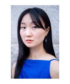 Lee Sulla Instagram - 기쁜 소식을 전합니다. 저의 소설 『가녀장의 시대』가 드라마로 만들어집니다. 그리고 그 드라마 각본을… 제가 쓴다!!! 

이 소설을 시작할 때부터 TV에서 가녀장 이야기를 보는 날을 꿈꿨었는데요. 그것이 정말로 실현되는 과정을 겪고 있네요. 이 책 곁에서 일해주신 모든 분들께 감사드려요. 이연실 편집자님, 이야기장수와 문학동네의 선생님들, 정민호, 박치우, 정유선, 정경주, 박진희 마케터님, 표지 그림 그려주신 한수진 작가님, 인쇄소 기장님, 그리고 무엇보다… 책을 읽어주시고 사랑해 주신 독자님들께 우렁찬 감사 인사를 드립니다. 

처음으로 각본 데뷔를 하는 저에게 조언을 아끼지 않으셨던 정세랑 작가님, 천선란 작가님, 김한들 작가님, 두루두루 아티스트 컴퍼니 강명진 대표님 덕분에 무사히 작가 계약을 마칠 수 있었습니다. @serang_c @seonrann @delllll_2 @ngmanager @dooroodooroo.ac 

이제 『가녀장의 시대』는 든든한 제작사 하이그라운드와 함께 방송계로 갑니다. 새로운 팀이 되어줄 하이그라운드 선생님들과 빠이띵을 외쳐봅니다. 실제로 방영되기까지는 시간이 걸리겠지만 완성까지 합심해 보아요. 제가 쓴 인물들이 어떤 배우님들을 만나게 될지 너무나 궁금합니다. 

드라마 작가로서의 출발을 축하하며 새 프로필 사진을 찍어준 저의 멋진 파트너 이훤에게도 커다란 사랑을 전합니다.

사진: 작업실 두 눈 @studio.doo.noon 이훤 @__leehwon 

제작사: @higround.official 
출판사: @promunhak @munhakdongne 
마케팅: 정민호, 박치우, 정유선, 정경주, 박진희, 김수인 @a_room_of_suins_own 
표지 그림: 한수진 @sujan_h 

#가녀장의시대 #이야기장수