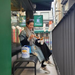 Lee Tae-ran Instagram - 사랑하는 친구들과~ 
오랜만에 배터지게 먹고~
배꼽 빠지게 웃었던 날~♡
친구들아~ 미안해~ 내가 다 가렸네~ 고의는 아녔어😅😅😅
.
.
1차 #케이트미
2차 #파미고츄레리아
.
.
@katemi_mapo
@famigochurreria 
@farmfactory_official