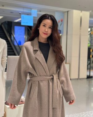 Lee Tae-ran Instagram - 디자인을 넘어 사랑과 나눔의 가치를 추구하는 당신의 비전을 응원합니다💕
.
.
#nanseo
#윤리적패션
#뉴욕캐시미어브랜드
#몽골리안캐시미어
#친환경적전통유목방식
#난서
#walkinginthelight
.
.
@nanseony