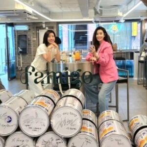 Lee Tae-ran Instagram - 늘 기쁨 충만~
행복 에너지 뿜뿜~
선하고 예쁜 너~ #유선
.
.
@famigochurreria 
@farmfactory_official